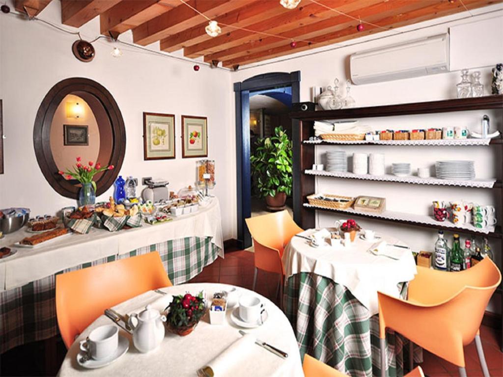 Dolcemela Hotel แฟร์รารา ภายนอก รูปภาพ