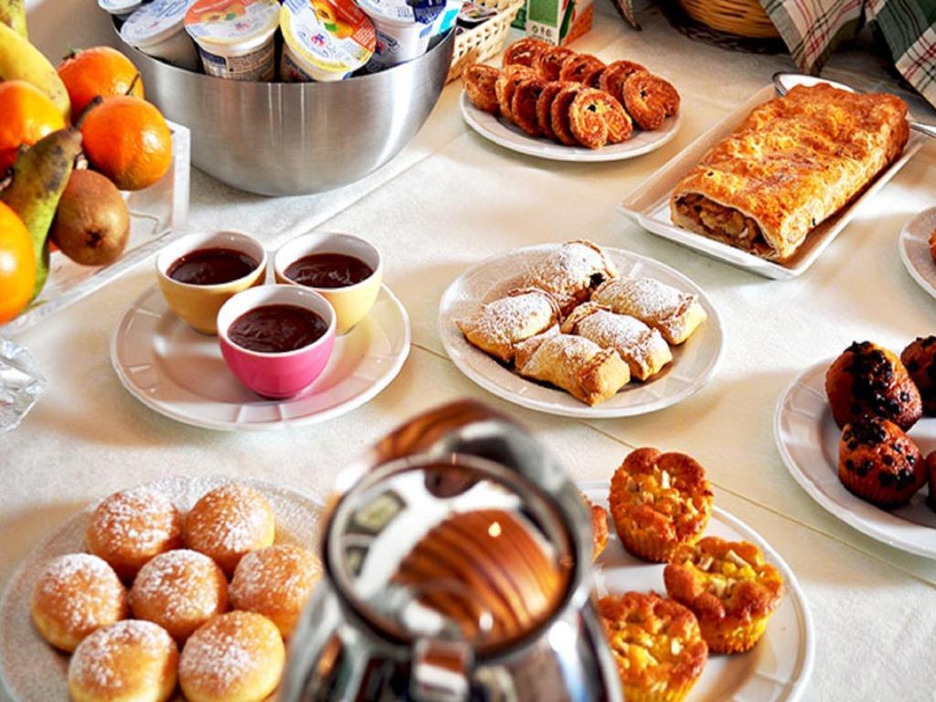 Dolcemela Hotel แฟร์รารา ภายนอก รูปภาพ